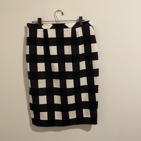 BANANA REPUBLIC | Black & White Checked pencil skirt - Picture 2 of 5